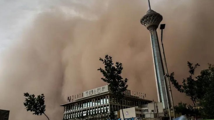 ایران میں خطرناک صحرائی طوفان سے نظام زندگی متاثر