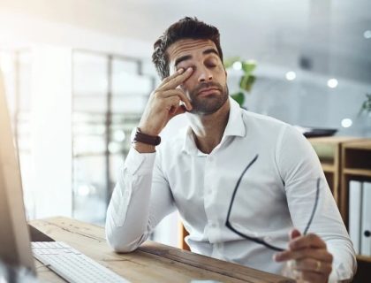 کیا آپ جانتے ہیں آنکھیں پھڑکنے کی وجہ کیا ہے؟