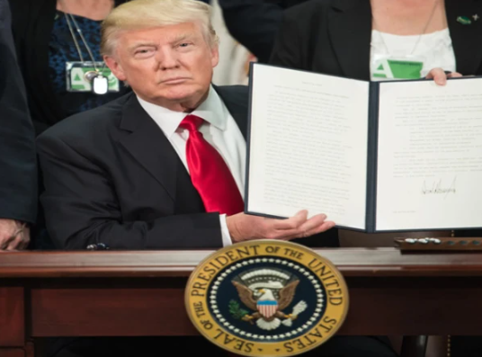 ٹرمپ نے بغیر نوٹس دیے 12 سے زائد اہم ایجنسیوں کے انسپکٹرز جنرلز کو برطرف کردیا