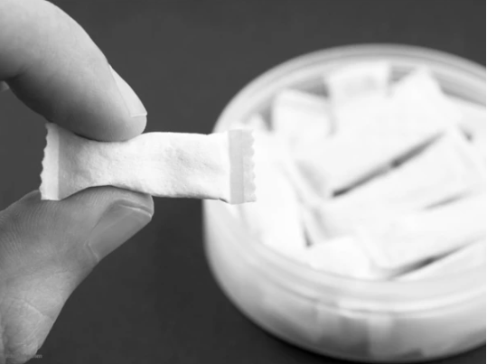 پہلی بار امریکا میں نیکوٹین پاؤچز کی مارکیٹنگ کی اجازت، طبی ماہرین کا احتجاج