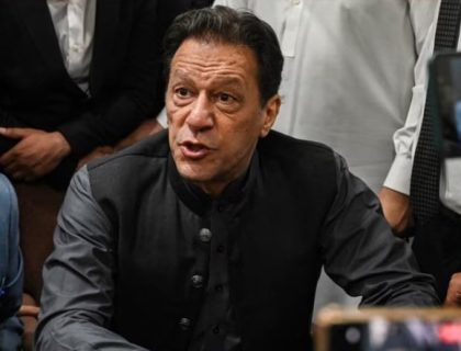 اسٹیبلشمنٹ ان کے ساتھ کھڑی ہوئی جو دو بار کے این آر او زدہ ہیں، عمران خان کا آرمی چیف کو خط