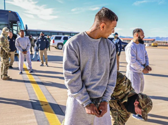 امریکا ، تارکین وطن کو گوانتانا موبے بھیجا جا رہا ہے