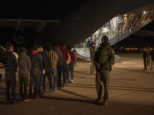 امریکا سے بھارت کے 487 غیرقانونی پناہ گزینوں کی حتمی بے دخلی کے حوالے سے آگاہ کردیا گیا ، بھارتی سیکریٹری خارجہ