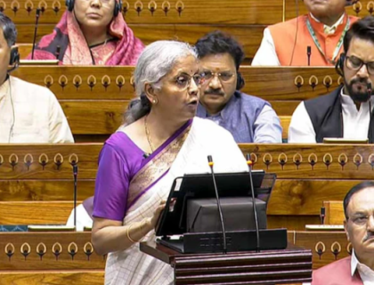 بھارت میں متوسط طبقے کیلیے انکم ٹیکس میں بڑی کمی کا اعلان