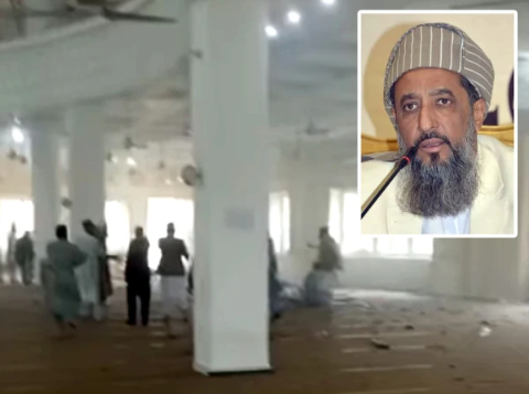 مدرسہ اکوڑہ خٹک میں نماز جمعہ میں خودکش دھماکا ، مولانا حامد الحق سمیت 4 افراد شہید