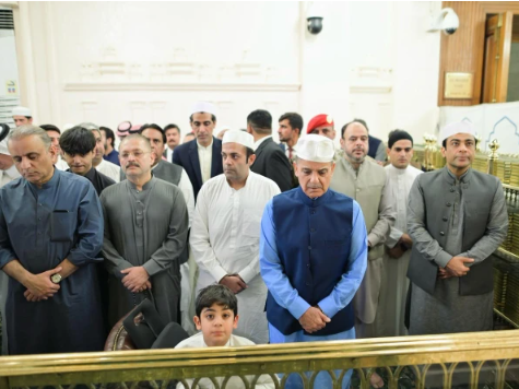 وزیراعظم شہباز شریف کی مسجد نبوی آمد، روضہ رسول ﷺ پر حاضری