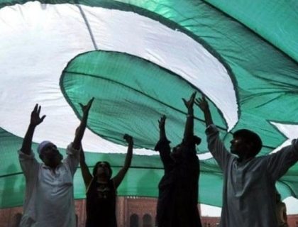 دنیا کی خوش باش قوموں کی فہرست میں پاکستانیوں نے بھارتیوں کو پیچھے چھوڑ دیا