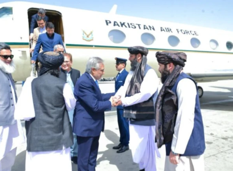نائب وزیر اعظم اسحاق ڈار کی کابل میں افغان حکام سے اہم ملاقاتیں