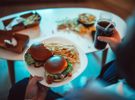 ڈرکنس اور دیگر پروسیسڈ فوڈز میں ایڈیٹیوز ٹائپ 2 ذیابیطس کے خطرے کو قدرے بڑھا سکتے ہیں