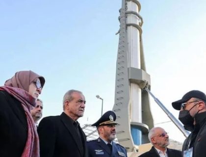 ایران نے 1,200 کلومیٹر تک مار کرنے والا نیا بیلسٹک میزائل متعارف کرا دیا