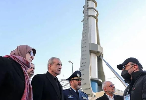 ایران نے 1,200 کلومیٹر تک مار کرنے والا نیا بیلسٹک میزائل متعارف کرا دیا