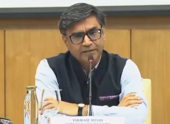 پاکستان سے جنگ بندی کے اعلان پر انتہاپسندوں نے بھارتی سیکریٹری خارجہ کو غدار قرار دے دیا