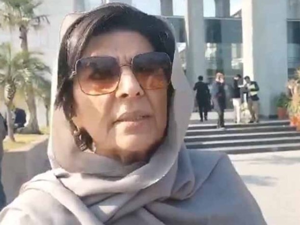 ہمیں دھمکی دی جاتی ہے کہ آپ کا ایکسیڈنٹ ہو جائے گا، علیمہ خان