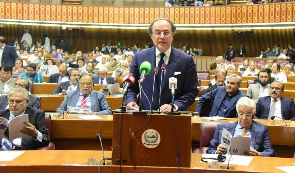 17573 ارب کا وفاقی بجٹ پیش؛ تنخواہ دار طبقے اور پراپرٹی پر ریلیف، سولر پینل پر ٹیکس عائد