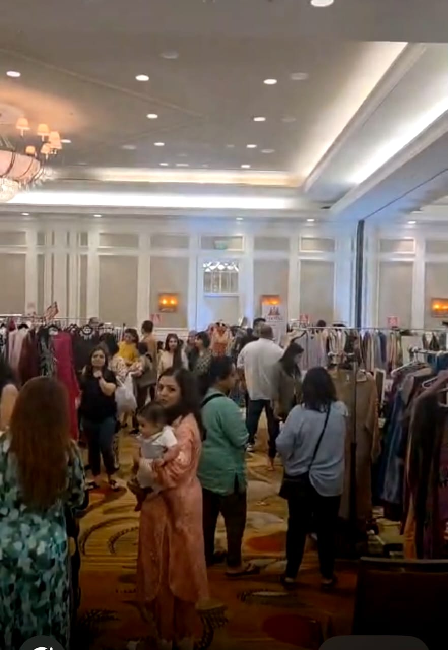 زی این فیشنز(ZN FASHIONS)کی جانب سےعید الالضحیٰ ایگزبیشن منعقد کیا گیا جس میں خواتین کی بڑی تعداد نے عید کی مناسبت سےجدید ملبوسات اور جیولری کی خریداری میں دلچسپی کا اظہار کیا (تصویری جھلکیاں)