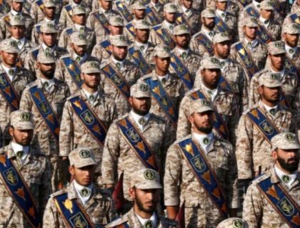 ایران کے حمایت یافتہ مسلح گروہ امریکی فوجی اڈوں پر حملے کی تیاری کر رہے ہیں،امریکی اخبار
