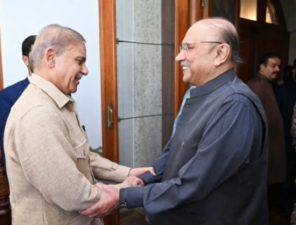 حکومت عوام دوست بجٹ پیش کرنے کیلیے اقدامات کرے، صدر مملکت کی وزیراعظم سے گفتگو