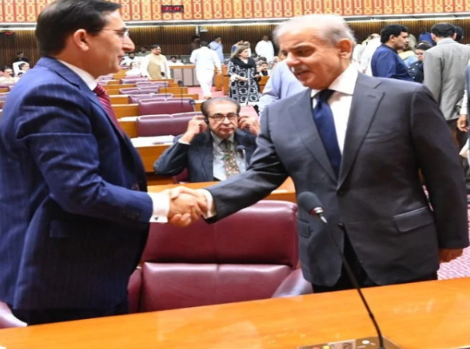 وزیر اعظم نے ایک بار پھر پی ٹی آئی کو مذاکرات کی پیشکش کردی