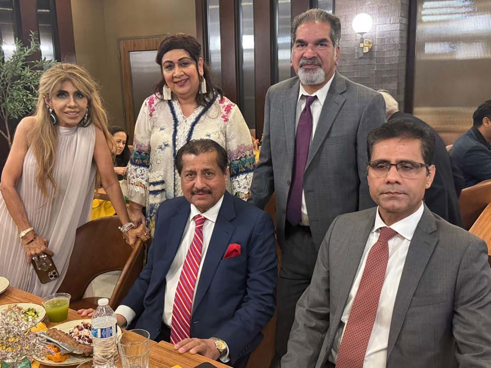 ہیوسٹن میں پاکستانی امریکی کمیونٹی آرگنائزیشنز کی جانب سے پاکستان پیپلز پارٹی کے رکن قومی اسمبلی مرزااختیار بیگ کے اعزاز میں عشائیے کا انعقاد کیا گیا جس میں قونصل جنرل ہیوسٹن آفتاب چوہدری ،ہیوسٹن کراچی سسٹر سٹی ایسوسی ایشن کے صدر سعید شیخ ،پی اے جی ایچ کے صدر سراج نارسی ،رکن ظفر اقبال اور پیپلز پارٹی ہیوسٹن چیپٹر کے رہنماء ریاض حسین سمیت متعدد رہنمائوں اور کاروباری شخصیات نے شرکت کی (تصویری جھلکیاں)