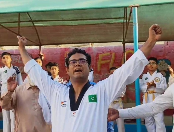 راشد نسیم نے نیا عالمی ریکارڈ بنا ڈالا، ایک منٹ میں کتنے مکے مارے؟