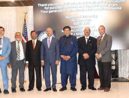 ہیوسٹن: پاکستان بزنس فورم USA کے زیر اہتمام علمی، فکری تقریب کا انعقاد ،تقریب کا آغاز خوشگوار سوشل آور سے ہوا،مہمانِ خصوصی پاکستان کے سابق وفاقی وزیرِ خزانہ اور معروف ماہرِ معیشت ڈاکٹر عبدالحفیظ شیخ تھے،مختلف شعبہ ہائے زندگی سے تعلق رکھنے والے افراد، بزنس لیڈرز، اساتذہ، سماجی رہنما، نوجوان اور طلباء نے بھرپور شرکت کی،خطاب کے بعد شرکاء نے معیشت سے متعلق تنقیدی اور باوزن سوالات کیے، جن کے جوابات ڈاکٹر شیخ نے نہایت وضاحت، تدبر اور دانشمندی سے دیے(تصویری جھلکیاں)