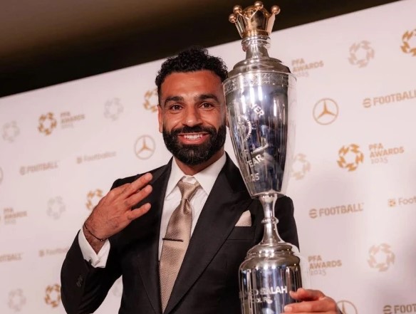 محمد صلاح نے ریکارڈ تیسری مرتبہ سال کے بہترین فٹبالر کا ایوارڈ جیت لیا