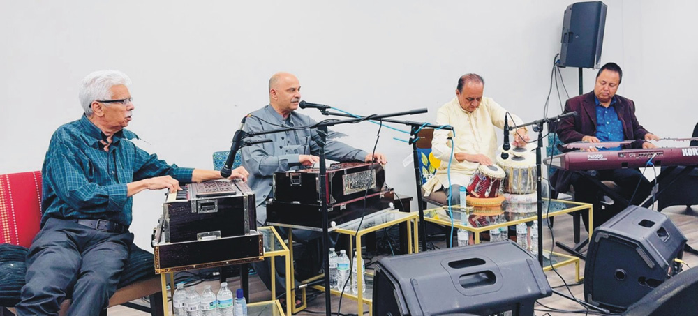 پاکستان ایسوسی ایشن آف گریٹر ہیوسٹن(PAGH)پاکستان سنٹر کے جناح ہال میںاردو بیٹھک محفل گیت غزل میں جمیل درانی کی بہترین پرفارمنس (تصویری جھلکیاں)