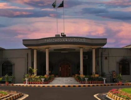 امریکی نژاد پاکستانی خاتون کی بچوں کی حوالگی کیلئے عدالت سے رجوع، شوہر کی تلاش کا حکم