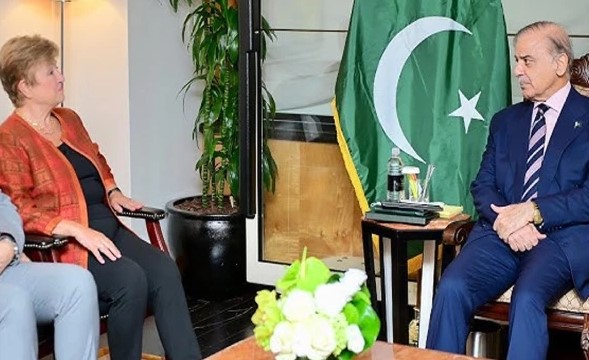 پاکستان کی معیشت پر سیلاب کے اثرات کو آئی ایم ایف جائزے میں شامل کیا جائے، وزیراعظم کا مطالبہ
