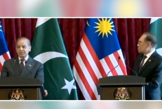 وزیراعظم کا دورہ ملائیشیا؛ تجارت سمیت مختلف شعبوں میں تعلقات مضبوط بنانے پر اتفاق