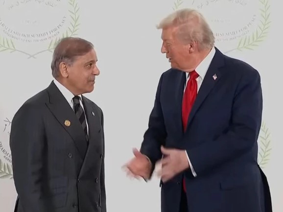 ٹرمپ کو سنبھالنا صرف شہباز شریف کو آتا ہے، برطانوی اخبار پاکستان کی کامیاب سفارتکاری کا معترف
