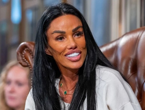 کاسمیٹک سرجری سے چہرے کا کیا حال ہوسکتا ہے، مشہور ماڈل نے تصویر شیئر کردی