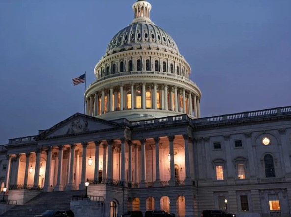 امریکی تاریخ کا طویل ترین شٹ ڈاؤن ختم، سینیٹ اور ایوان نمائندگان نے تاریخی بل منظور کر لیا