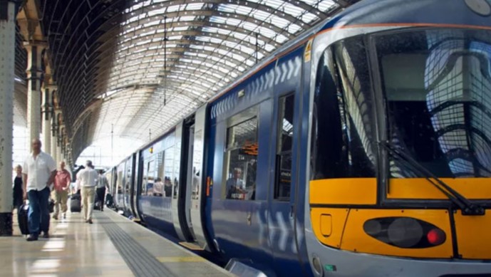 انگلینڈ میں آئندہ برس ریل کے کرائے منجمد کرنے کا اعلان