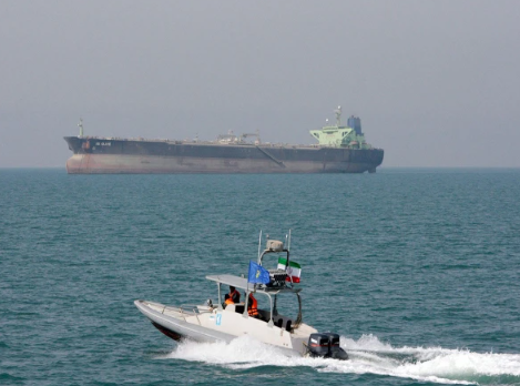 ایران نے امارات کے ساحل پر آئل ٹینکر کو قبضے میں لے لیا، اسرائیلی میڈیا
