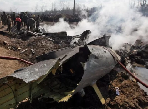 بھارت میں ایئر فورس کا طیارہ گر کر تباہ