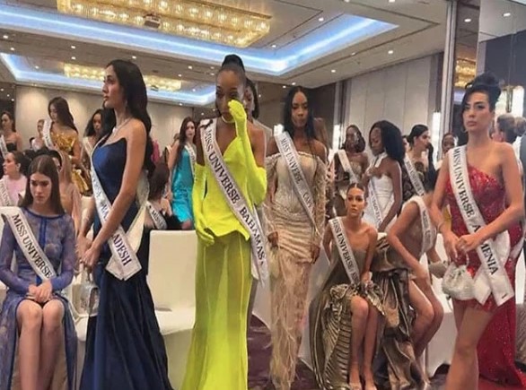 ناروا سلوک پر مقابلۂ مس یونیورس میں شریک حسیناؤں کا واک آؤٹ