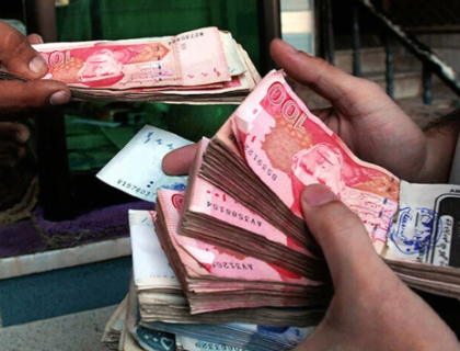 وزیراعظم نے تنخواہ دار طبقے پر ٹیکس کی شرح کم کرنے کی ہدایت دے دی