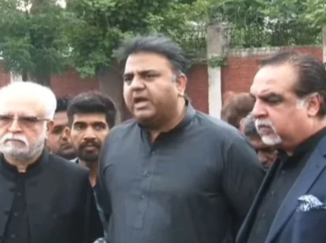 پی ٹی آئی کی سابق قیادت کا حکومتی وزرا سے ملاقاتوں کا فیصلہ