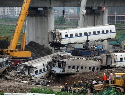 چین میں تیز رفتار آزمائشی ٹرین ریلوے ملازمین پر چڑھ دوڑی، 11 افراد ہلاک