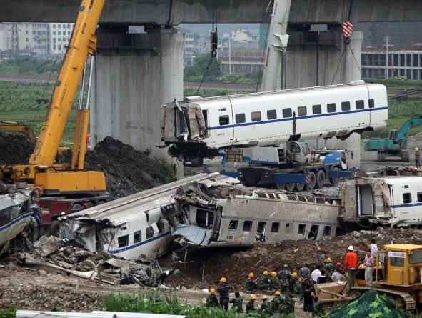 چین میں تیز رفتار آزمائشی ٹرین ریلوے ملازمین پر چڑھ دوڑی، 11 افراد ہلاک