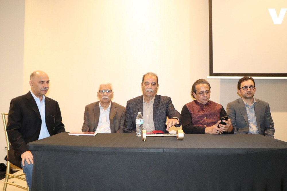 ہیوسٹن :خواب گر اور ریاض سخن کے تعاون سے فرح اقبال اور ڈاکٹر آصف قدیر نےمحمود احمد خان کے اعزاز میں شاندار مشاعرہ ترتیب دیا،ہیوسٹن کی فضا ادب اور شاعری کی خوشبو سے مہکتی رہی ،شہر قائد مشاعرہ کراچی کے منتظم اعلیٰ محمود احمد خان کی ہیوسٹن آمد ،شاعری کے شائقین کی بڑی تعداد میں شرکت(تصویری جھلکیاں)