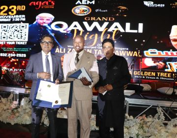 ہیوسٹن میں محفلِ سما، پاکستانی قوال علی زمان ذکی تاجی نے سما باندھ دیا،قوالیوں کے رجحان اور دلچسپی میں اضافہ ہونے لگا،محفل قوالی میں امریکی ریاست ٹیکساس کے منتخب نمائندوںاور ججز نے بھی شرکت کی اور خوب لطف اندوز ہوئے،کمیونٹی لیڈرہارون مغل کا بھر پور تعاون اور پیشکش(تصویری جھلکیاں)