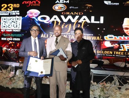 ہیوسٹن میں محفلِ سما، پاکستانی قوال علی زمان ذکی تاجی نے سما باندھ دیا،قوالیوں کے رجحان اور دلچسپی میں اضافہ ہونے لگا،محفل قوالی میں امریکی ریاست ٹیکساس کے منتخب نمائندوںاور ججز نے بھی شرکت کی اور خوب لطف اندوز ہوئے،کمیونٹی لیڈرہارون مغل کا بھر پور تعاون اور پیشکش(تصویری جھلکیاں)