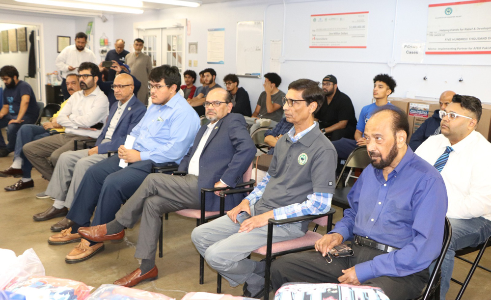 ہیوسٹن:ایچ ایچ آرڈی(HHRD)کےویئرہائوس میں تقریب،پاکستان فلڈ ریلیف کا پہلا اِن کائنڈ کنٹینر روانہ،تقریب کی میزبانی HHRD نے کی ،انتظامات کی نگرانی الیاس چوہدری، موعز خان اور ڈیزاسٹر ریلیف کوآرڈینیٹر سعید شیخ نے انجام دی،آفتاب احمد چوہدری کی خصوصی شرکت ، ڈاکٹر یعقوب شیخ، عاظم اختر، PAGH کے صدر سراج نرسی، PJ سواتی، رحمان پٹیل اور دیگر کمیونٹی لیڈرز سمیت شہر کی ممتاز شخصیات بھی اس موقع پر موجود تھیں،ہیوسٹن کی پاکستانی کمیونٹی نے پاکستان کیلئے 10 لاکھ ڈالر کی امداد کا اعلان کیا تھا،روانہ کئے گئے کنٹینر میں جوتے، کمبل، ملبوسات، چادریں اور روزمرہ استعمال کی دیگر ضروری اشیاء شامل ہیں(تصویری جھلکیاں)