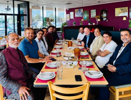 ہیوسٹن میں کمیونٹی رہنماؤں کا اہم اجلاس ، مشترکہ حکمتِ عملی اور باہمی تعاون پر اتفاق،فورٹ بینڈ کاؤنٹی پریسنٹ 3 کے کمشنر اینڈی مائرز کی خصوصی شرکت ،ہیوسٹن کے معروف اور فعال کمیونٹی لیڈر، ڈپٹی کانسٹیبل مظفر صدیقی کی آمد نے مجلس میں نئی فکری جہت اور مثبت ماحول پیدا کیا،نشست کا مقصد مختلف اداروں، تنظیموں اور سماجی حلقوں کے نمائندوں کو ایک پلیٹ فارم پر جمع کر کے باہمی رابطہ کاری اور عملی نوعیت کے مکالمے کو فروغ دینا تھا(تصویری جھلکیاں)