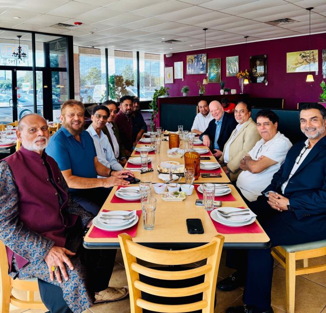 ہیوسٹن میں کمیونٹی رہنماؤں کا اہم اجلاس ، مشترکہ حکمتِ عملی اور باہمی تعاون پر اتفاق،فورٹ بینڈ کاؤنٹی پریسنٹ 3 کے کمشنر اینڈی مائرز کی خصوصی شرکت ،ہیوسٹن کے معروف اور فعال کمیونٹی لیڈر، ڈپٹی کانسٹیبل مظفر صدیقی کی آمد نے مجلس میں نئی فکری جہت اور مثبت ماحول پیدا کیا،نشست کا مقصد مختلف اداروں، تنظیموں اور سماجی حلقوں کے نمائندوں کو ایک پلیٹ فارم پر جمع کر کے باہمی رابطہ کاری اور عملی نوعیت کے مکالمے کو فروغ دینا تھا(تصویری جھلکیاں)