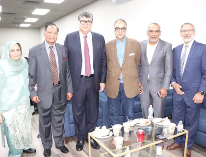 پی اے جی ایچ (PAGH)کی جانب سے پاکستان سینٹر کے جناح ہال میں پی آئی اےطیارہ حادثہ کے سروائیورظفرمسعود کے اعزازمیں تقریب منعقد کی گئی ،ظفرمسعود نے طیارےکے کریش ہونے سے پہلے کے آخری لمحات شرکاء کے ساتھ شیئرکئے،تقریب میں مختلف شعبوں سے تعلق رکھنے والے افراد کی بھی شرکت کی ،ظفر مسعود کی ہمت و بہادری کو خراج تحسین پیش کیا،بینک آف پنجاب کے صدرنےاپنی کتاب بھی شرکاء کوپیش کی(تصویری جھکیاں)