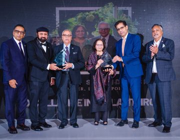 پاکستان چیمبر آف کامرسUSA کا سالانہ گالا 2025ہیوسٹن میں شاندار تقریب۔کاروباری اورمخیرحضرات کی شرکت۔چیمبر کے صدر عامر پپرانی نے 3سابہ کارکردگی رپورٹ پیش کی اور سینئرز سمیت پوری ٹیم کی انتھک محنت پر شکریہ ادا کیا،نمایاں خدمات انجام دینے والی شخصیات کو اعزازات سے نوازا ۔ہیوسٹن کے دو معروف اور سینئر صحافی شمیم سید اور جمیل صدیقی کو ان کی پیشہ وارنہ خدمات کوسراہااورایوارڈ دئیے گئے ، ہیوسٹن کراچی سسٹر سٹی ایسوسی ایشن کے صدر محمد سعید شیخ کو ان کی خدمات کے اعتراف کے طور پر لائیف ٹائم ایچیومنٹ ایوارڈ سے نوازا گیا ،پنجاب بینک کے CEO ظفر مسعود کو پاکستان کے بینکاری ،سماجی شعبے میں نمایاں کردار پر خصوصی اعزاز دیا گیا(تصویری جھلکیاں)