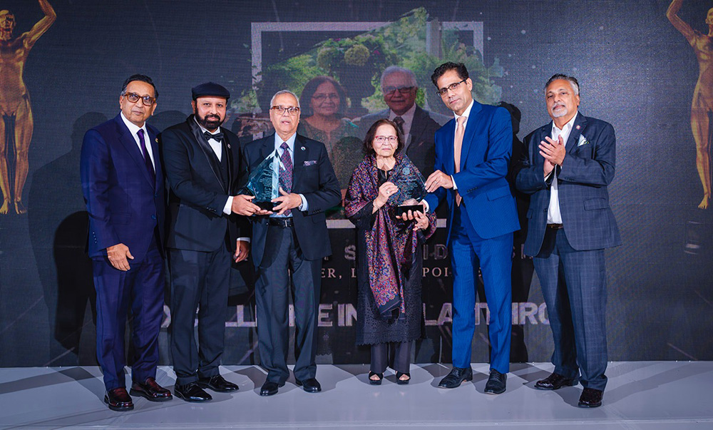 پاکستان چیمبر آف کامرسUSA کا سالانہ گالا 2025ہیوسٹن میں شاندار تقریب۔کاروباری اورمخیرحضرات کی شرکت۔چیمبر کے صدر عامر پپرانی نے 3سابہ کارکردگی رپورٹ پیش کی اور سینئرز سمیت پوری ٹیم کی انتھک محنت پر شکریہ ادا کیا،نمایاں خدمات انجام دینے والی شخصیات کو اعزازات سے نوازا ۔ہیوسٹن کے دو معروف اور سینئر صحافی شمیم سید اور جمیل صدیقی کو ان کی پیشہ وارنہ خدمات کوسراہااورایوارڈ دئیے گئے ، ہیوسٹن کراچی سسٹر سٹی ایسوسی ایشن کے صدر محمد سعید شیخ کو ان کی خدمات کے اعتراف کے طور پر لائیف ٹائم ایچیومنٹ ایوارڈ سے نوازا گیا ،پنجاب بینک کے CEO ظفر مسعود کو پاکستان کے بینکاری ،سماجی شعبے میں نمایاں کردار پر خصوصی اعزاز دیا گیا(تصویری جھلکیاں)